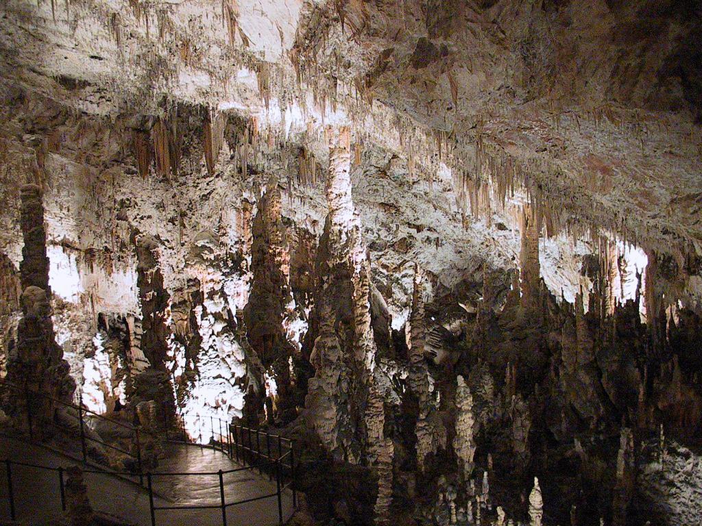 מלון Hastière-Lavaux Chalet Des Grottes מראה חיצוני תמונה